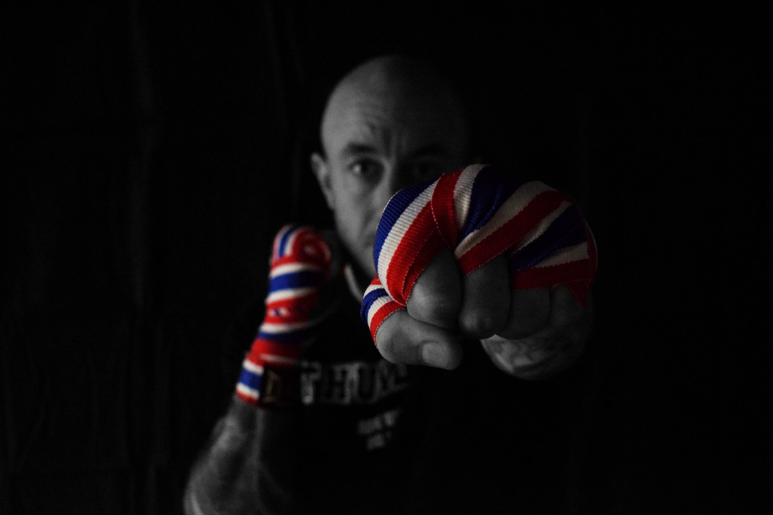 Boxeur de Muay Thaï, poings bandés, Prana Gym Yverdon